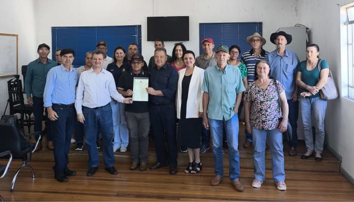 Guaraniaçu - Superintendente do INCRA promove entrega títulos de domínio a famílias da Colônia São João do Sul